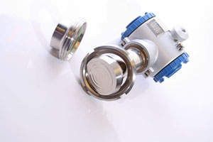 Pressure transmitter and diaphragm